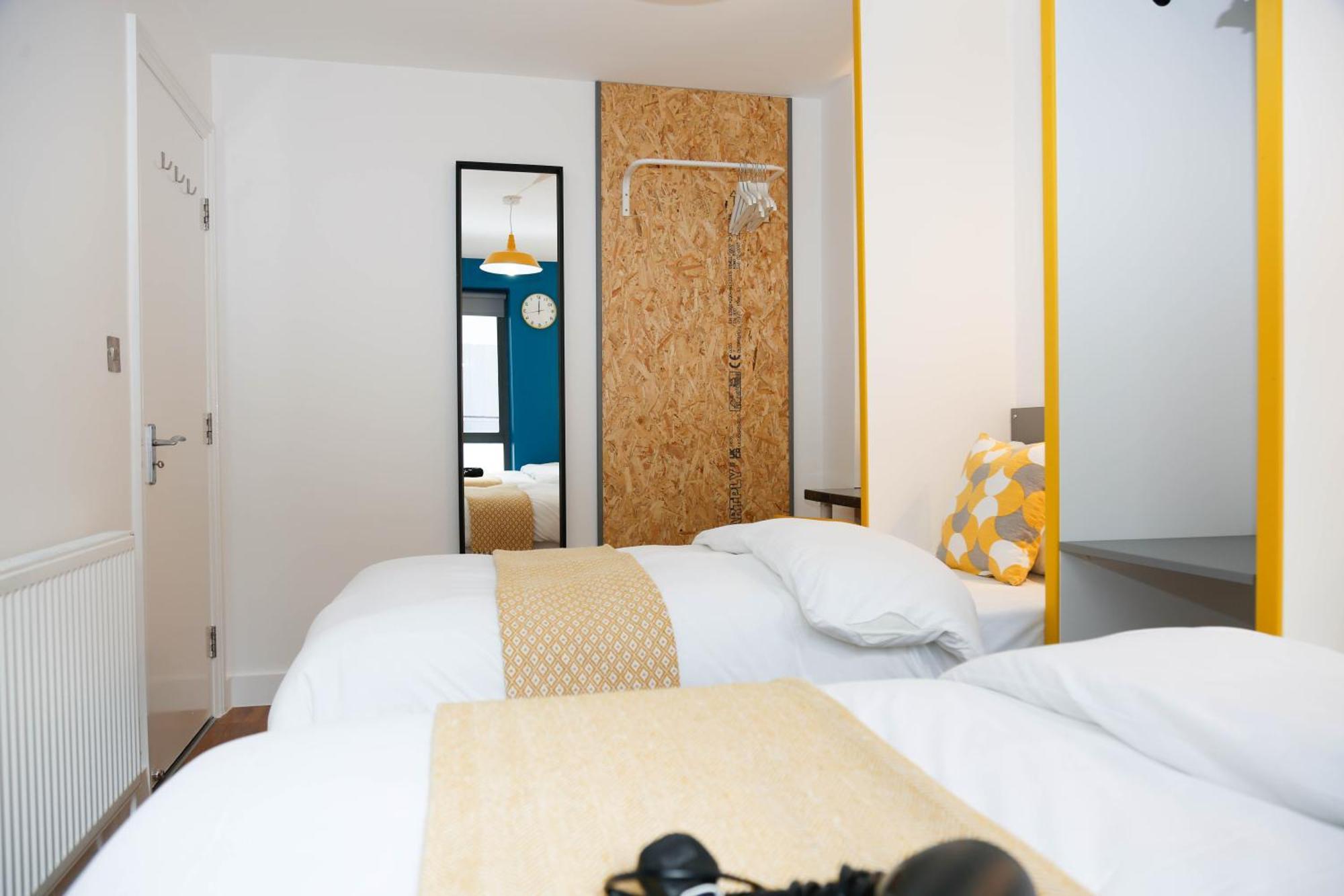 New Luxury Apartments In Central Location Next To Shops, Cafes, Bars & Metro Лондон Екстериор снимка