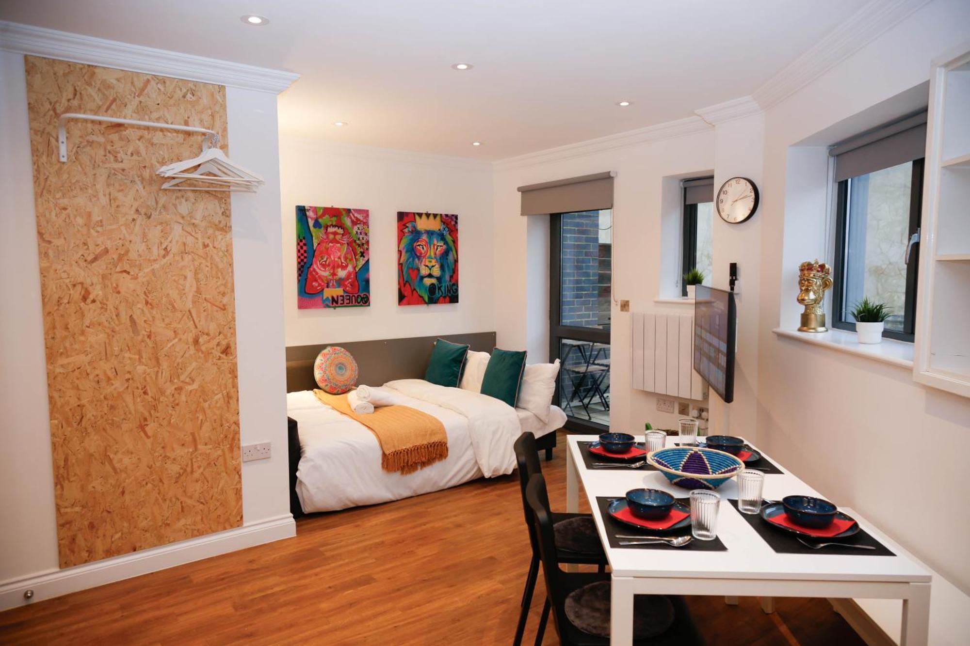 New Luxury Apartments In Central Location Next To Shops, Cafes, Bars & Metro Лондон Екстериор снимка