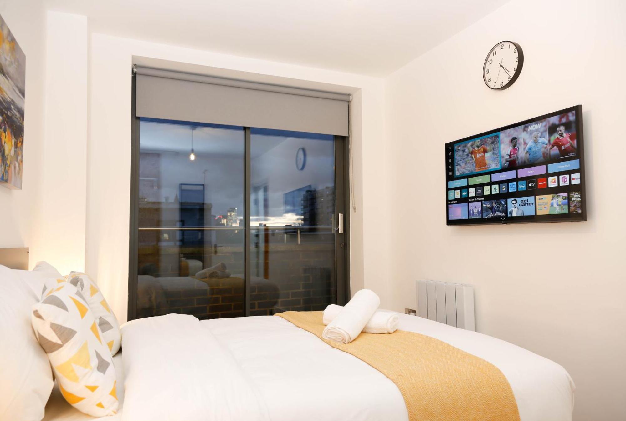 New Luxury Apartments In Central Location Next To Shops, Cafes, Bars & Metro Лондон Екстериор снимка